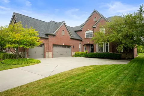 2803 Newbury Ct, Zionsville, IN 46077