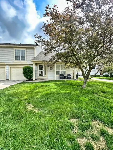 2560 Fox Valley Pl, Indianapolis, IN 46268