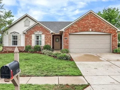 1354 Turfway Dr, Avon, IN 46123