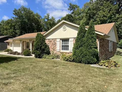 1906 Woodview Ln, Anderson, IN 46011