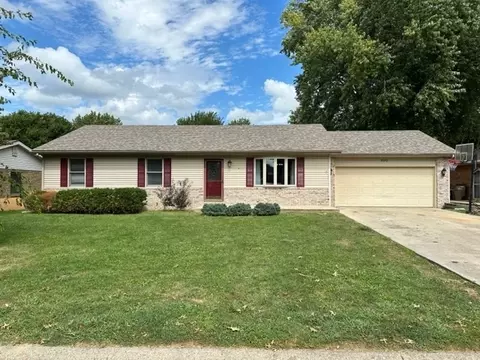 5210 Navajo Ct, Columbus, IN 47203