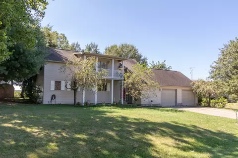 8149 E Hoover Dr, Seymour, IN 47274