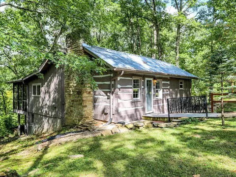 562 State Road 135 N, Nashville, IN 47448