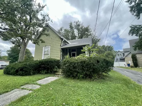 206 S Bloomington St, Greencastle, IN 46135
