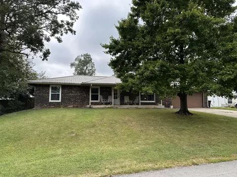 10052 N Hickory Ln, Columbus, IN 47203