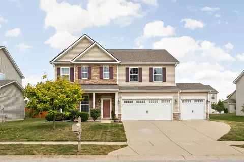 7737 Chestnut Eagle Ct, Zionsville, IN 46077