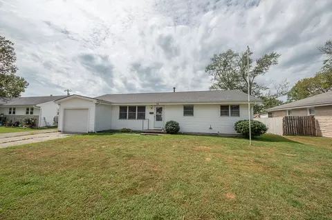 822 Sarasota Dr, Seymour, IN 47274