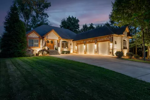 3297 Highpoint Ct, Greenwood, IN 46143
