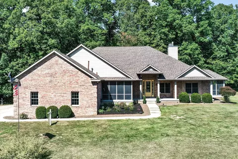 3302 Eagles Pt, Martinsville, IN 46151