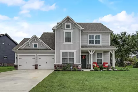 4679 W Meadow Lake Dr, New Palestine, IN 46163