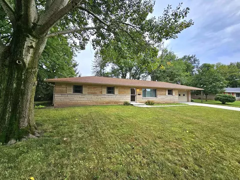 1047 E Logan St, Brownsburg, IN 46112