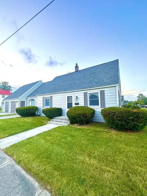 922 E 7th St, Muncie, IN 47302