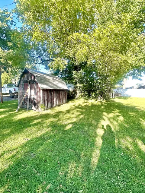 402 E 8th St, Muncie, IN 47302 photo 5