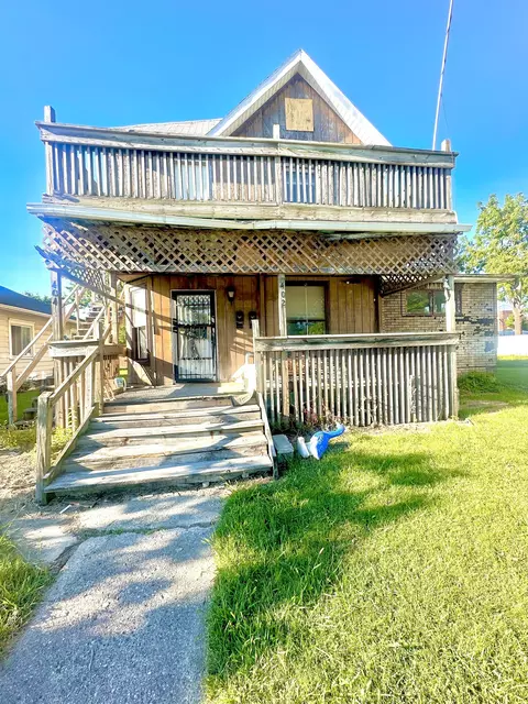 402 E 8th St, Muncie, IN 47302