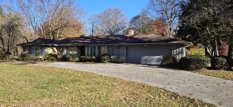 4 Ridgewood Dr, Frankfort, IN 46041