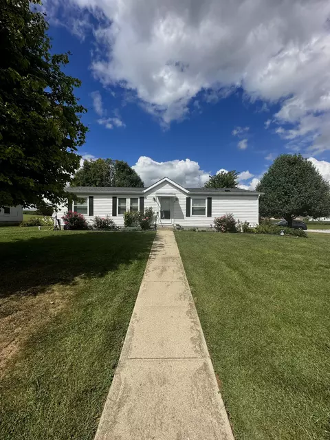 1100 W Hollywood Dr, Rushville, IN 46173