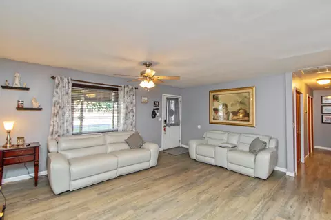 141 Hauser Dr, Hope, IN 47246 photo 4
