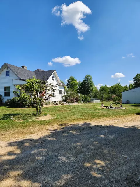 822 S Main St, Versailles, IN 47042