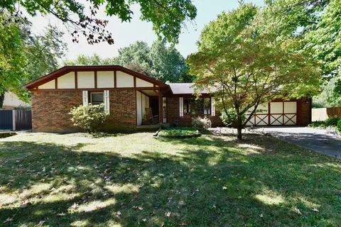 616 San Carlos Dr, Greenwood, IN 46142