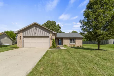 6862 Oak Lake Dr, Indianapolis, IN 46214
