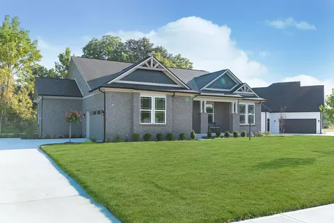 105 Saundra Dr, Fortville, IN 46040