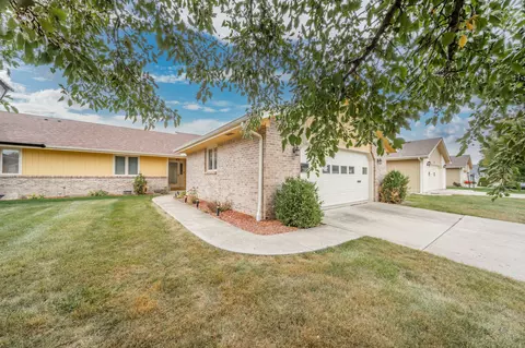 513 N Buckingham Ct, Anderson, IN 46013