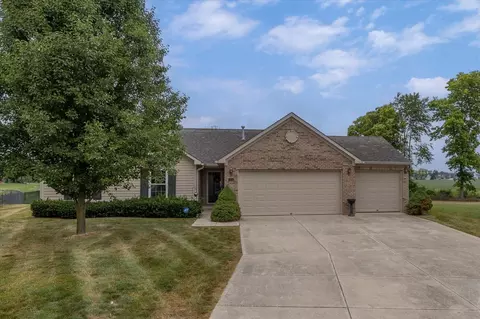 4024 S Stonebridge Ct, New Palestine, IN 46163