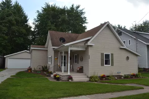 203 E Main St, New Market, IN 47965