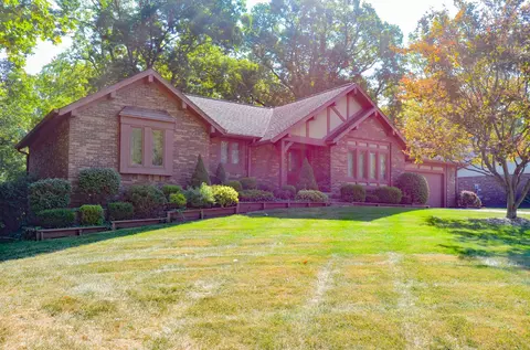 285 Lawnwood Dr, Greenwood, IN 46142