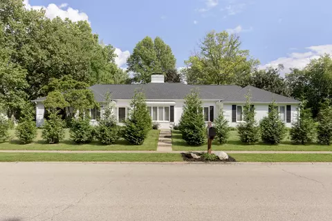 11019 E Lakeshore Dr, Carmel, IN 46033