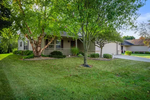 560 Redwood Dr, Pendleton, IN 46064 photo 2