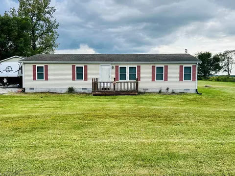 7520 Meadowview Ln, Martinsville, IN 46151