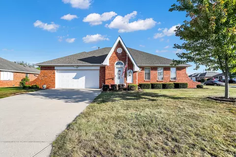 396 Vinewood Dr S, Brownsburg, IN 46112