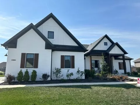 326 Fox Trail Dr, Pittsboro, IN 46167