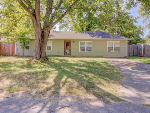 168 Hauser Ct S, Hope, IN 47246