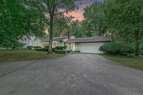 1020 Greenway Dr, Anderson, IN 46011