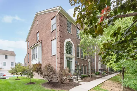 8671 Meridian Square Dr, Indianapolis, IN 46240