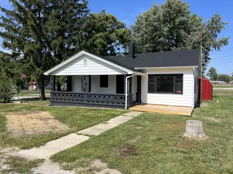 702 E John St, Summitville, IN 46070
