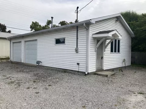 6 E 1st St, Carthage, IN 46115