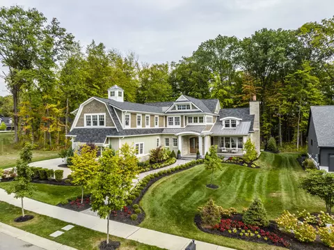 11046 Holliday Farms Blvd, Zionsville, IN 46077