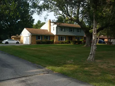 610 Golf Ln, Indianapolis, IN 46260