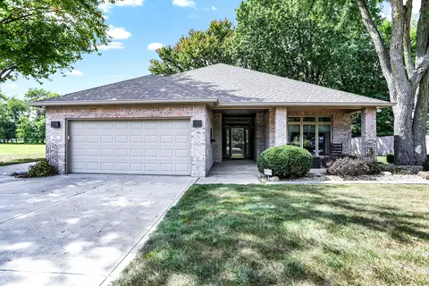 1084 Paris Dr, Franklin, IN 46131