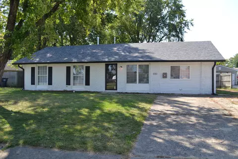 1046 Eastlawn Dr, New Whiteland, IN 46184