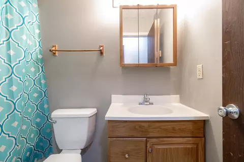Bath - 182 Schaefer Ct N, Hope, IN 47246 photo 1 of 2