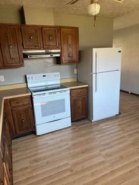Kitchen - 182 Schaefer Ct N, Hope, IN 47246 photo 2 of 5