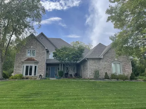 9905 Oak Ridge Dr, Zionsville, IN 46077