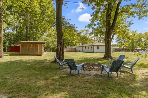 5621 S Rowena Ct, Pendleton, IN 46064 photo 2