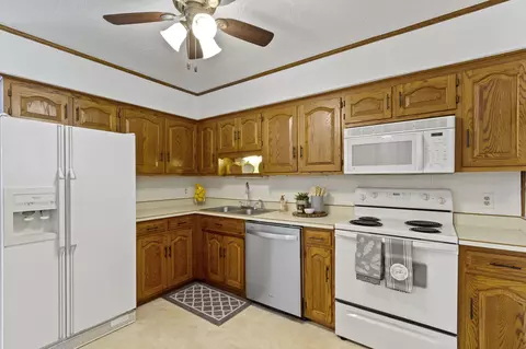 5621 S Rowena Ct, Pendleton, IN 46064 photo 6