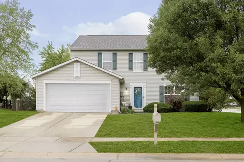 8920 Woodlark Dr, Fishers, IN 46038