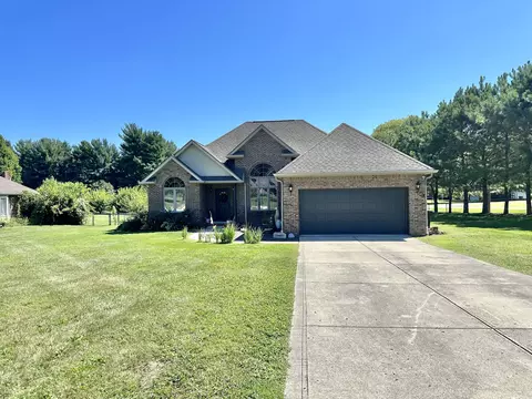 279 Whispering Pine Dr, Martinsville, IN 46151